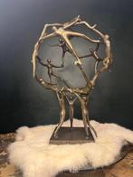 Benjamin Wouters (XX) - sculptuur, Connection globe - 37 cm