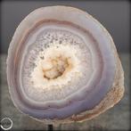 Natuurlijke gesneden geode chalcedoon en agaat Aan de