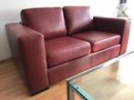 2-zits bank met houten poten - rood leer, Antiek en Kunst, Ophalen of Verzenden