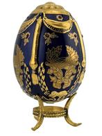 Fabergé ei - Keizerlijk juweelachtig ei benadrukt met