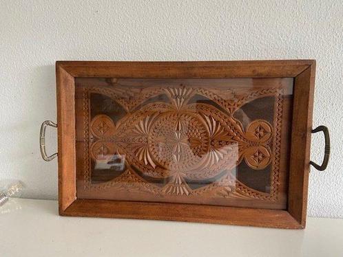 Dienblad - hout; messing/brons; glas - Fries snijwerk, Antiek en Kunst, Kunst | Designobjecten