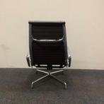 Vitra Eames EA124 lounge chair, donker bruin leder, Huis en Inrichting, Fauteuils, Gebruikt