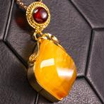 Prachtige edelsteen - Melkgeel amber met rood amber cabochon, Antiek en Kunst