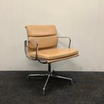 Design stoel, Vitra soft Pad Chair EA 208, bruin leder, Maison & Meubles