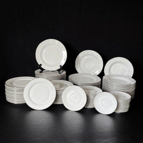Limoges / Lazeyras - Lazeyras - Tafelservies (121) -, Antiek en Kunst, Antiek | Meubels | Tafels