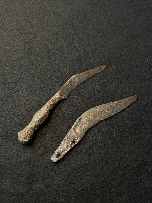 Oud-Romeins IJzer, Lood 2 Romeinse militaire messen van een, Antiek en Kunst, Antiek | Overige Antiek