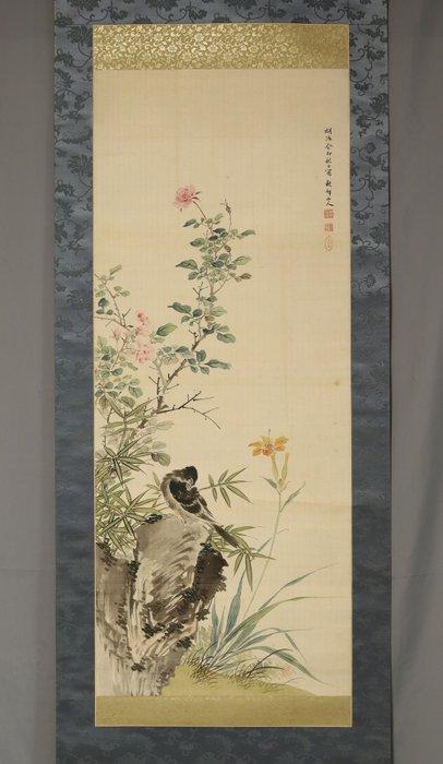 A single bird with roses, bamboo, and flowers - With, Antiek en Kunst, Antiek | Overige Antiek