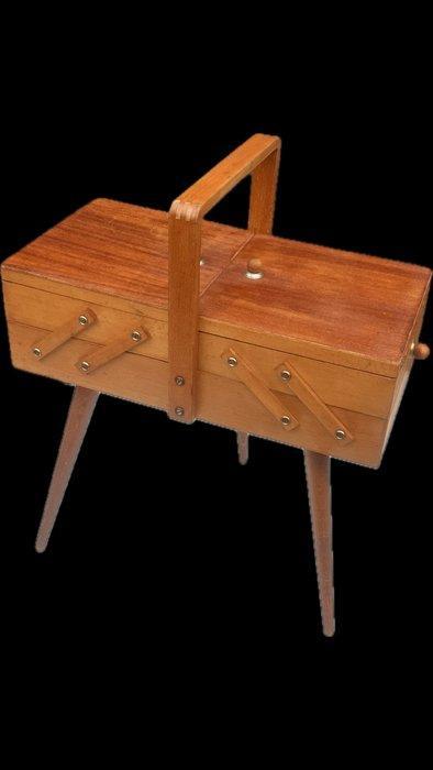 Naaidoos - Teak, Antiek en Kunst, Curiosa en Brocante