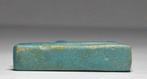 Oud-Egyptisch Faience Amulet van God Anubis liggend op een, Antiek en Kunst