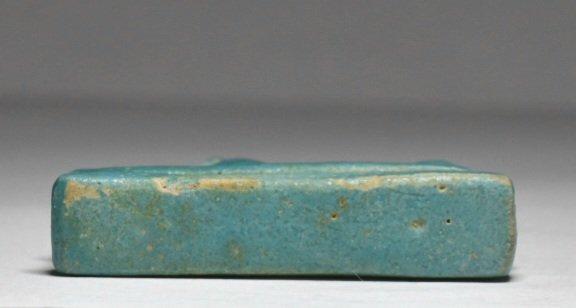 Oud-Egyptisch Faience Amulet van God Anubis liggend op een, Antiquités & Art, Antiquités | Autres Antiquités