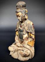 Guanyin in meditatie - Verguld hout en veelkleurig met