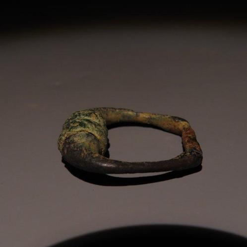 Keltisch Brons Kralenring. 4e-2e eeuw v.Chr. 2,8 cm hoog., Verzamelen, Mineralen en Fossielen