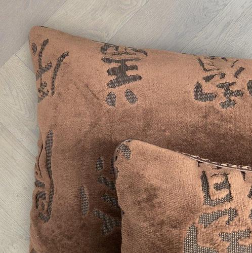 Fendi Casa - Set of 2 new pillows made of Fendi Casa velvet, Antiek en Kunst, Kunst | Designobjecten