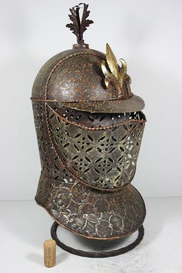 Casque darmure - Style Médiéval - Europe - 2020 et après
