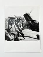 Press Agency. - Winston Churchill & Eisenhower, embarking on