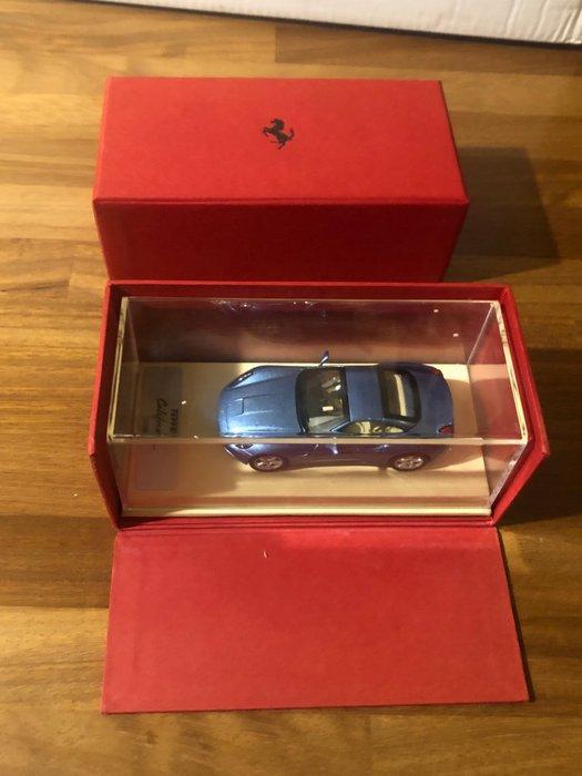 Emblem - Ferrari - Modellino Ferrari california 2008 - 2000, Hobby en Vrije tijd, Modelauto's | 1:5 tot 1:12