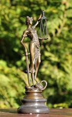 Statue, Vrouw justitia - 23 cm - marbre en bronze