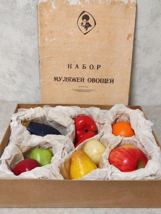 Themacollectie - Vintage set. Groenten en fruit gemaakt van, Antiek en Kunst, Antiek | Speelgoed