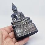 Oude Siamees Zilver Zittende Boeddha op versierde troon - 88