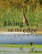 Living on the edge 9789050112802 Leo Zwarts, Verzenden, Zo goed als nieuw, Leo Zwarts