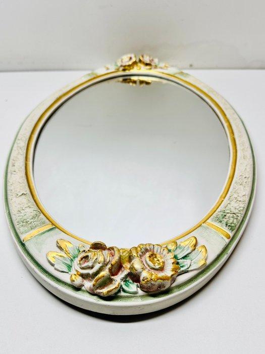 Wandspiegel- Ovale muurspiegel met bloemrijk reliëf kader -, Antiek en Kunst, Curiosa en Brocante
