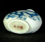 Bouteille à tabac avec un dragon - Verre de Beijing - Chine