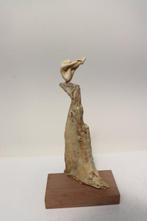 Chantalle Smeets - sculptuur, Rebalance of Mother Nature -