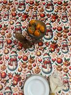 Groot tafelkleed van kerstachtig fluweel satijn. -, Antiek en Kunst