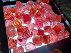 52 cts - Cristal de spinelle rouge octaèdre naturel du, Verzamelen