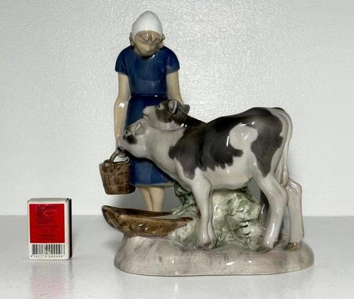 Bing & Grondahl - Figurine - “Girl with Calves” – Model N, Antiek en Kunst, Antiek | Glaswerk en Kristal