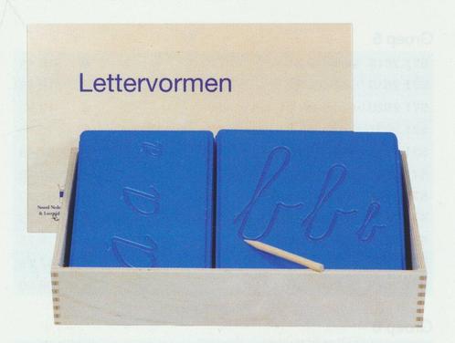 Lettervormen in houten kist 1248001, Boeken, Schoolboeken, Verzenden