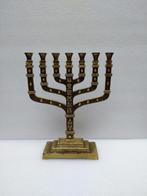 Menorah - Laiton moulé - « Jérusalem » dans le socle - 24 cm