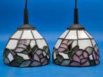 Set aus zwei Tiffany-Stil-Pendelleuchten – Bleiglas, florale