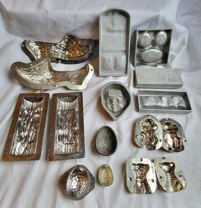 Verschillende chocoladevormen en marsepeinvormen,, Antiek en Kunst, Curiosa en Brocante