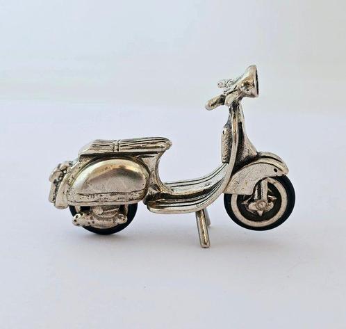Miniatuur beeldje - Scooter vespa miniatuur - .800 zilver, Antiek en Kunst, Antiek | Zilver en Goud