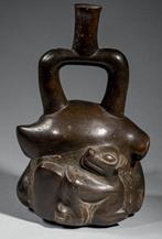 Cupisnique Céramique Bouteille à anse-goulot en étrier - 30, Collections