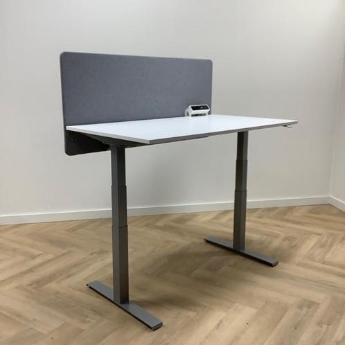 Zit-sta Kinnarps elektrisch bureau met akoestische wand,, Huis en Inrichting, Bureaus, Stabureau, Gebruikt, Elektrisch