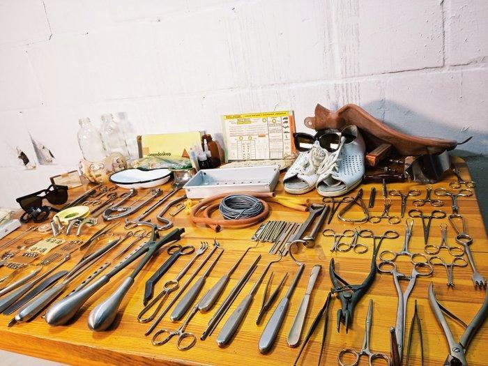 Medisch instrument (315) - Legering, Aluminium, Messing,, Antiek en Kunst, Antiek | Wandborden en Tegels