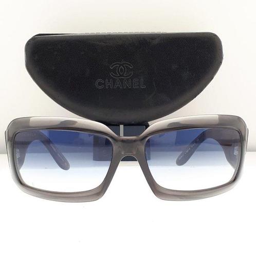 Chanel - Rectangle Grey with Mother of Pearl Chanel Logo, Handtassen en Accessoires, Zonnebrillen en Brillen | Dames