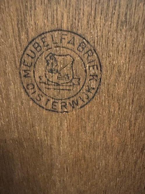 Meubelfabriek Oisterwijk - Vitrinekast - Fraai houten, Antiek en Kunst, Curiosa en Brocante