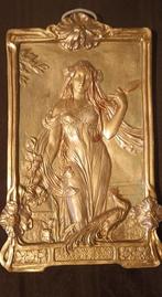 Art nouveau relief plaque - Relief, Woman with peacock. - 33, Antiquités & Art