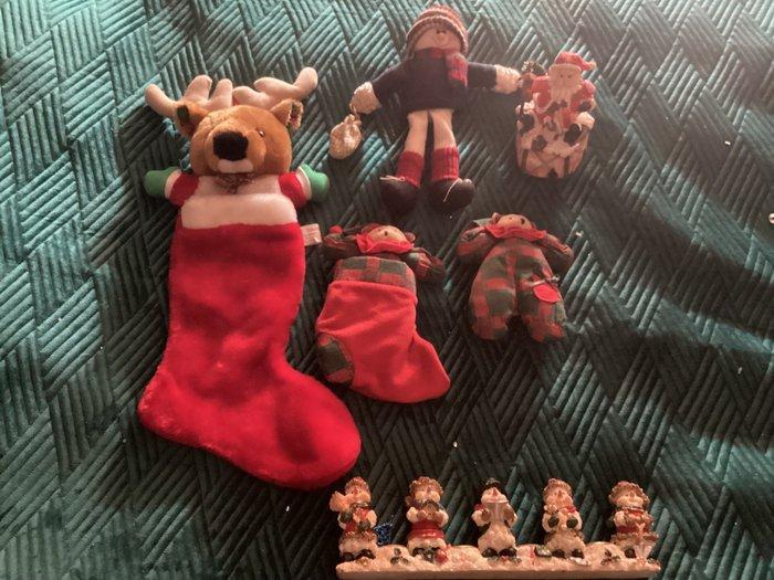 Kerstdecoratie (7) - Textiel, Hars - Muziekdoos kerstsok, Diversen, Kerst