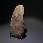 Neolithisch Big Flint. 13,5 cm L. Mes - 5000 v.Chr. Bijl
