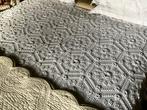 Beddeken Midden XIX eeuw. handgehaakt. - Bedsprei - 1.65 m -