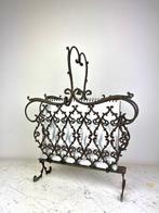 Porte-revues - Coulée de bronze