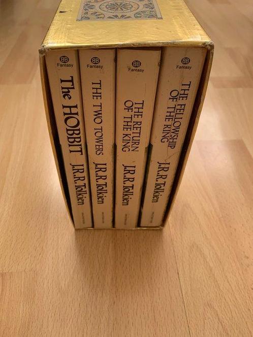 J.R.R. Tolkien - The Lord of the Rings and The Hobbit boxed, Antiek en Kunst, Antiek | Boeken en Manuscripten