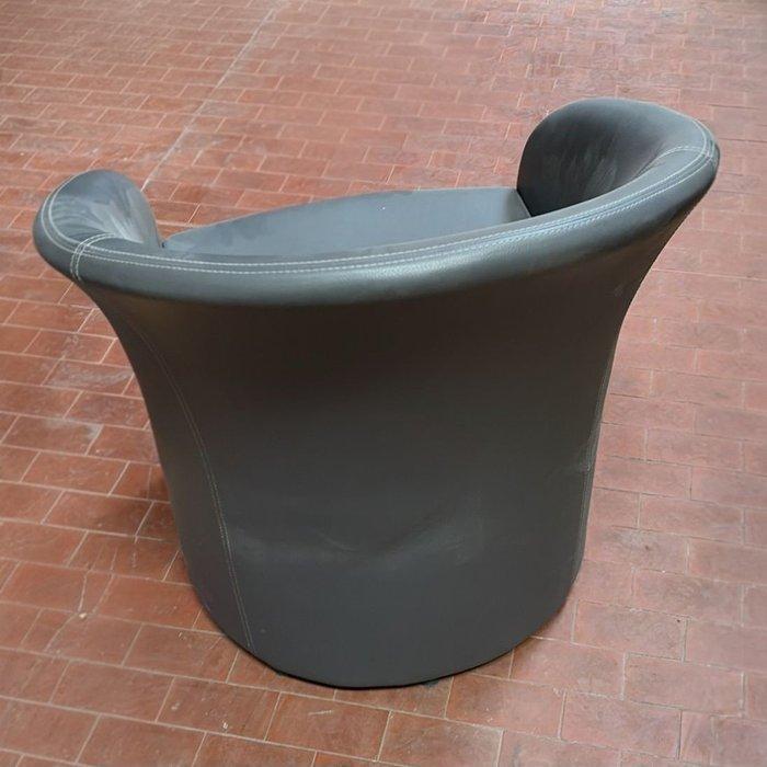 Milly York - Fauteuil - Leder - Fauteuil model Astoria, Antiek en Kunst, Antiek | Meubels | Stoelen en Sofa's