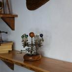 Miniatuurplaneten van het zonnestelsel met halfedelstenen en