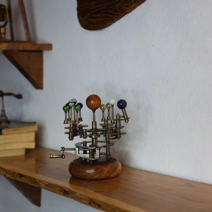 Miniatuurplaneten van het zonnestelsel met halfedelstenen en, Antiek en Kunst, Curiosa en Brocante