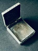 Doos - .900 zilver - Religieus pilletje, Antiek en Kunst